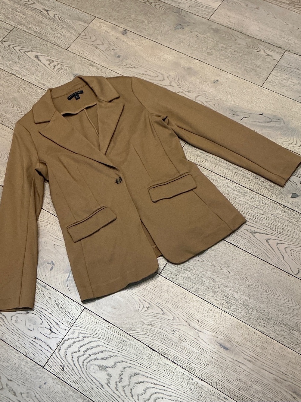 Woman’s Banana Republic camel ponti stretch blazer. Medium. Like new! So cute!